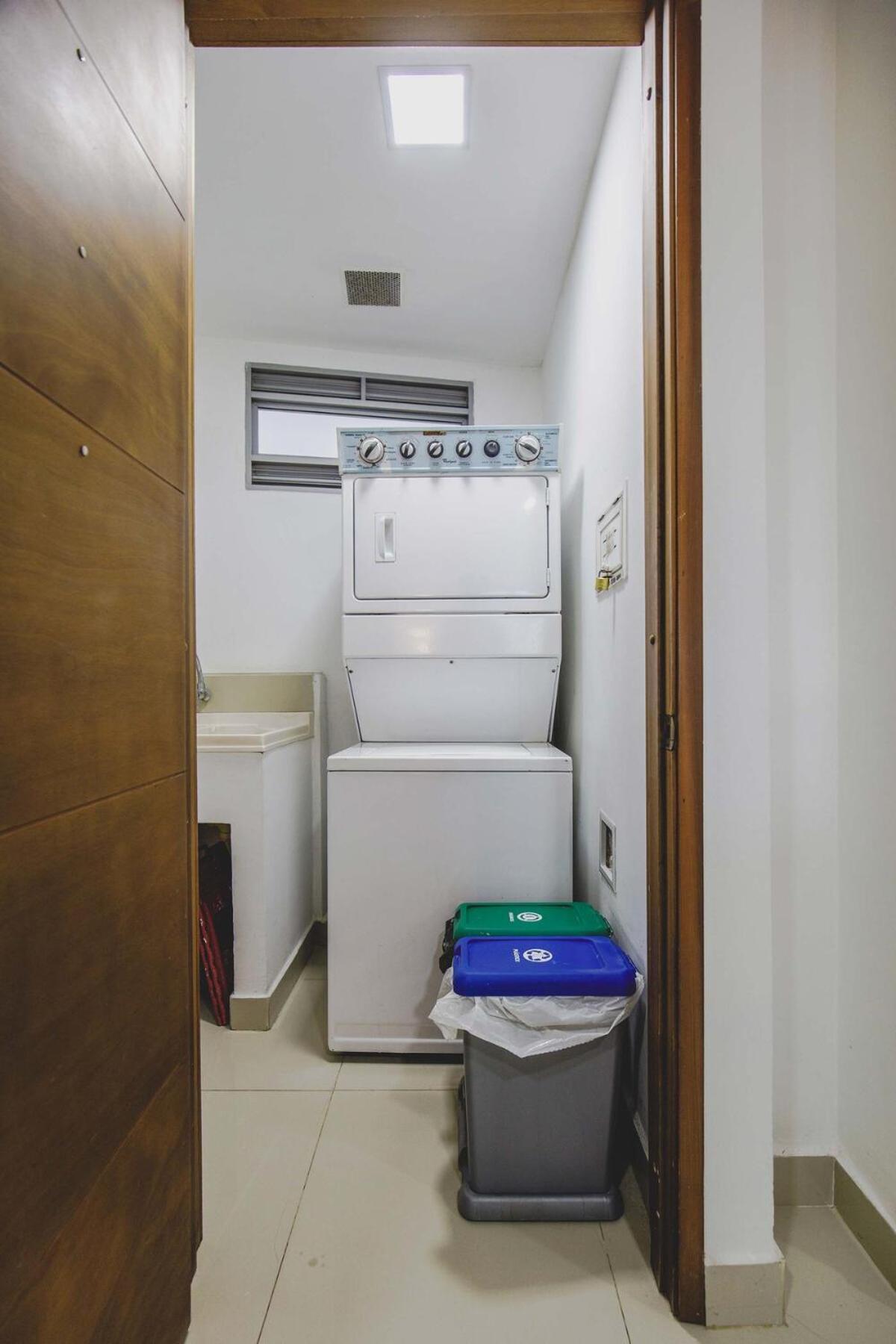 Frente Al Mar Office 7b *